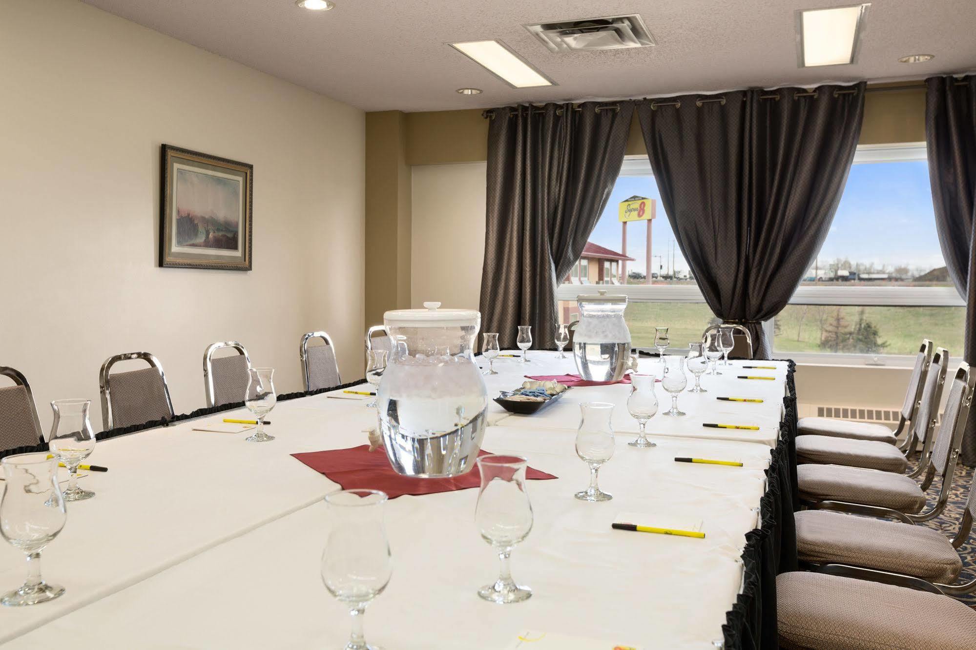 Super 8 By Wyndham Sherwood Park/Edmonton Area Eksteriør bilde
